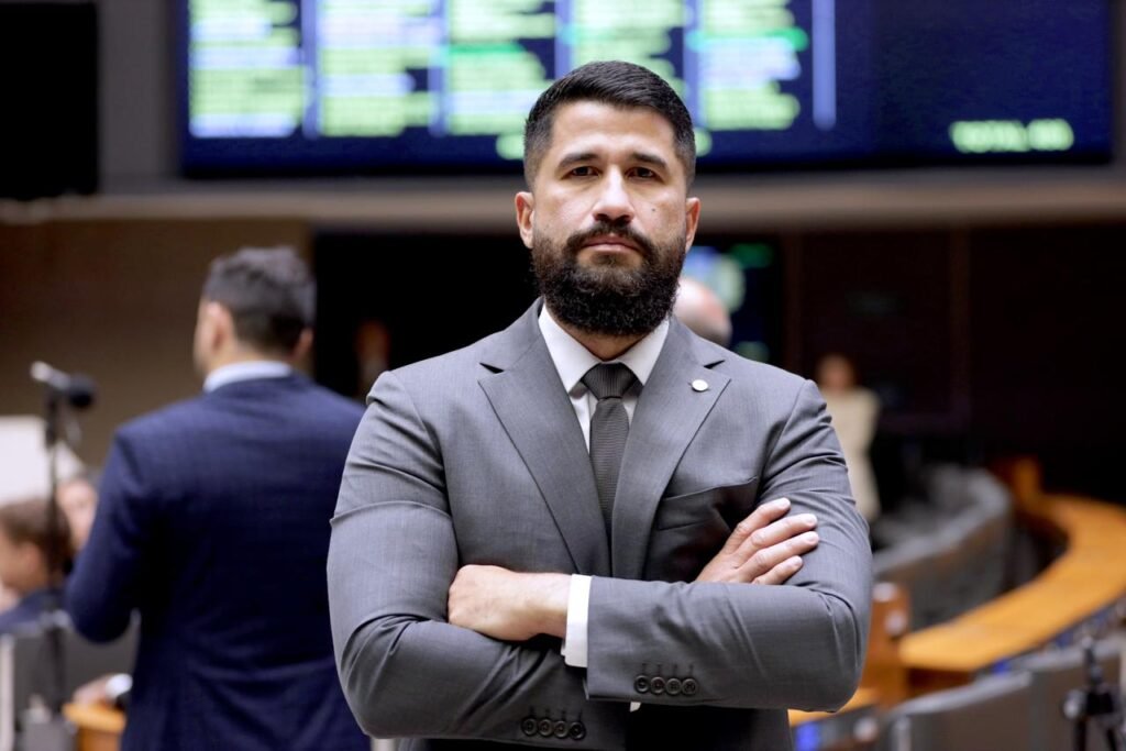 Pernambucano Fábio Costa é único a votar emenda que adia por 10 anos redução da jornada de trabalho