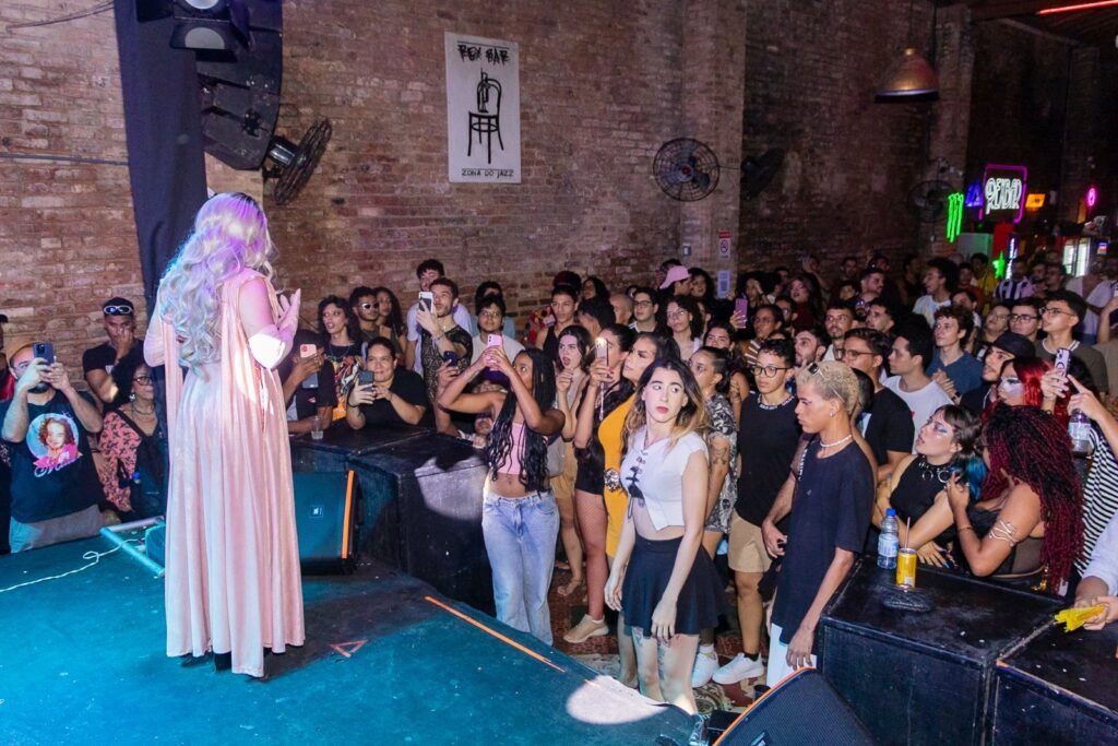 Primeira drag homenageada pela Câmara de Atalaia integra elenco do Festival Drag Dinner Alagoas