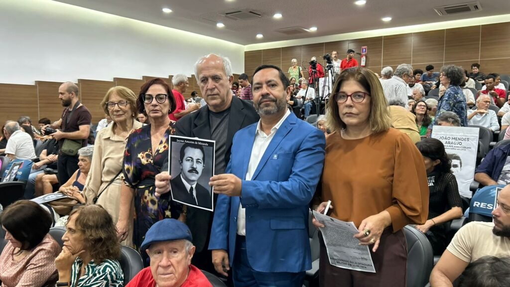 Memória e reparação: 52 certidões de óbito de alagoanos, pernambucanos e paraibanos vítimas da ditadura foram entregues aos familiares 
