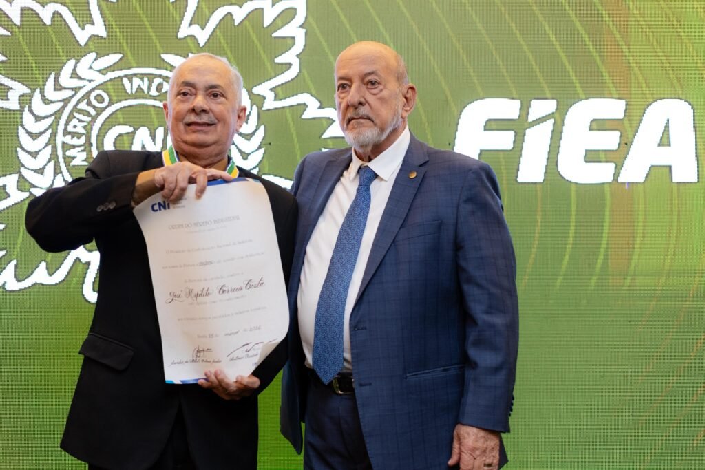 Reconhecimento e emoção marcam entrega da Ordem do Mérito Industrial CNI a José Hipólito