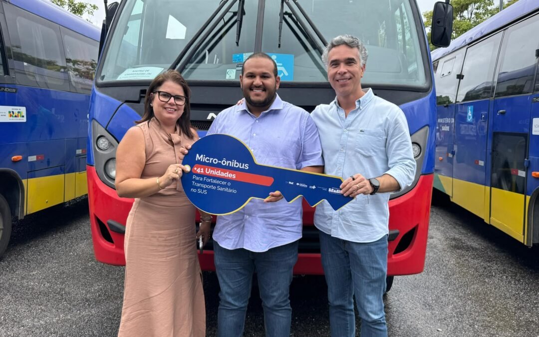 Rafael Brito garante avanços para a saúde e contribui para entrega de 47 veículos em 15 municípios alagoanos