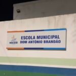 Reformas inacabadas revelam descaso com a educação municipal em Maceió 