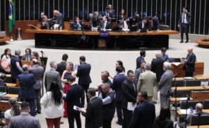 Câmara aprova projeto que criminaliza aumento abusivo no preço dos combustíveis