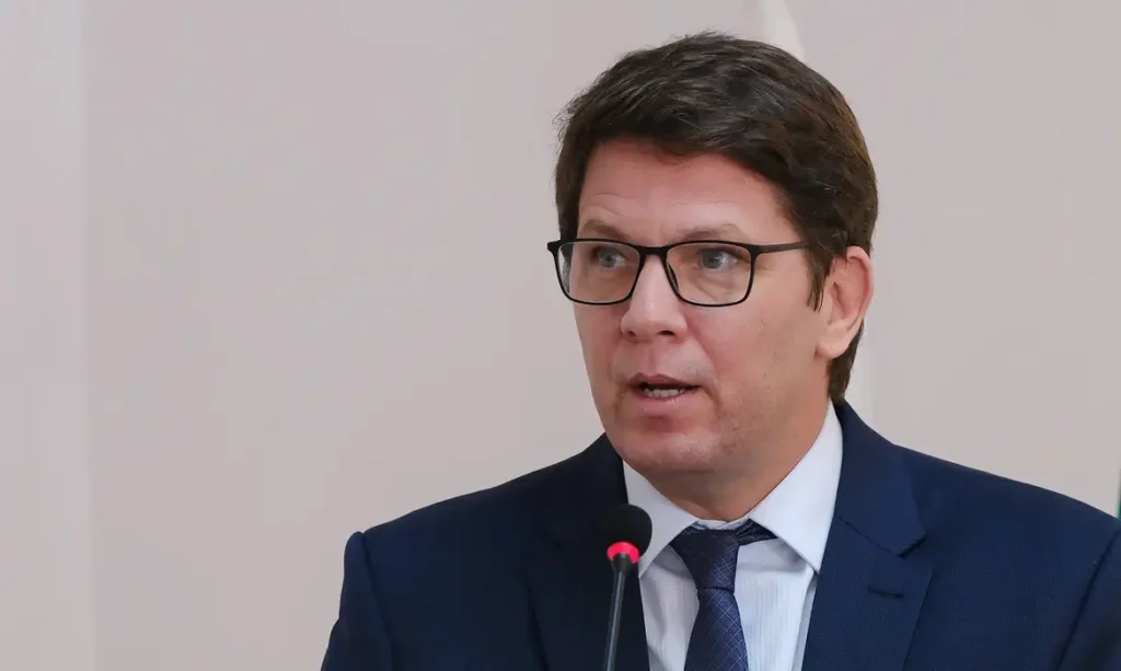 Câmara informa ao STF que Mário Frias viajou ao exterior sem autorização oficial