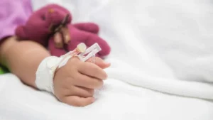 Especialistas alertam para aumento de vírus respiratórios nas escolas e retorno precoce de crianças doentes