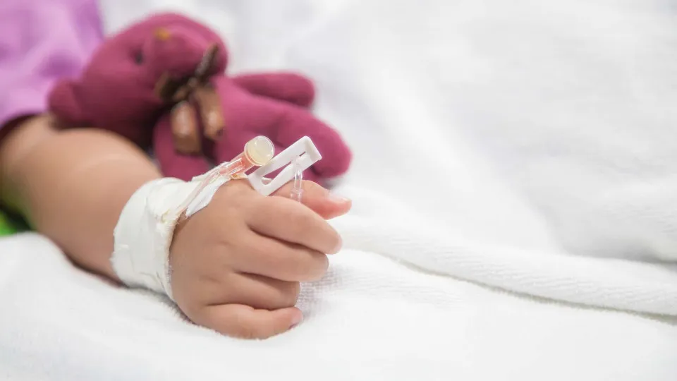 Especialistas alertam para aumento de vírus respiratórios nas escolas e retorno precoce de crianças doentes
