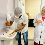 Enfermeira alerta que higienização correta das mãos ajuda a prevenir infecções e doenças