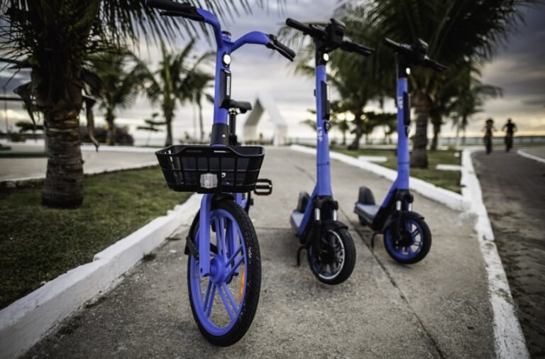 DMTT orienta usuários sobre regras para circulação de patinetes e bicicletas elétricas em Maceió