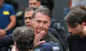 Polícia pede ao STF autorização para ouvir Bolsonaro em investigação sobre arma apreendida