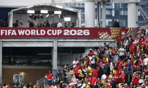 Paixão pelo futebol expõe população à publicidade de bets, alerta Idec