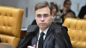 Fachin envia investigação sobre filme Dark Horse para André Mendonça no STF