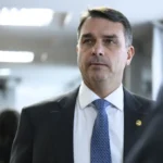 Tarifaço dos EUA gera reação nas redes e amplia desgaste de Flávio Bolsonaro