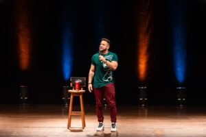 Humorista Flávio Andradde volta a Alagoas com novo show em Maceió e Arapiraca
