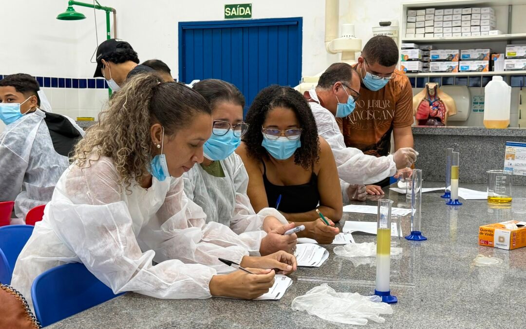 Estudantes da Nova EJA SESI vivenciam experiência científica sobre adulteração da gasolina