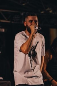 Refrãos: Vitor Pirralho lança álbum experimental que transforma rascunhos musicais em obra final