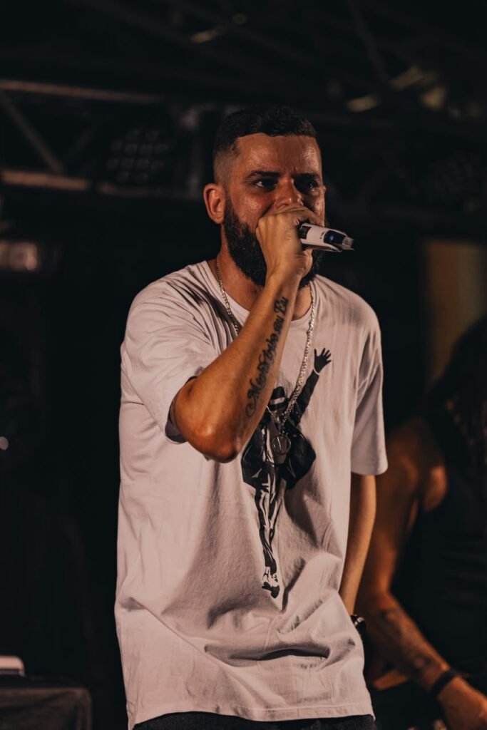 Refrãos: Vitor Pirralho lança álbum experimental que transforma rascunhos musicais em obra final