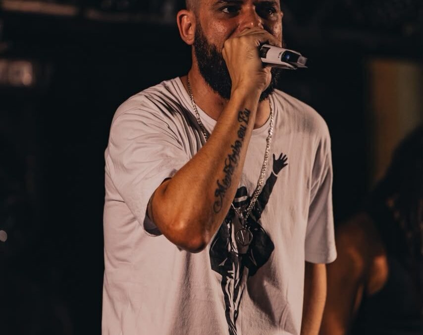 Refrãos: Vitor Pirralho lança álbum experimental que transforma rascunhos musicais em obra final