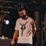 Refrãos: Vitor Pirralho lança álbum experimental que transforma rascunhos musicais em obra final e propõe reflexão sobre a cultura da pressa