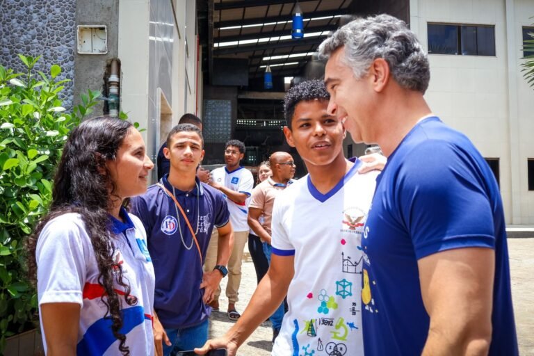 Deputado propõe bolsa para premiar alunos com melhores notas em duas disciplinas