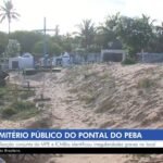 Caixões boiando e ossos expostos levam à fiscalização de cemitério em Piaçabuçu 