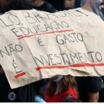 Educação sob ataque: como o ódio ao conhecimento alimenta a política da destruição