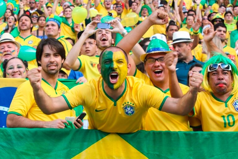 : Especialista orienta torcedores sobre cuidados com a saúde durante viagens para a Copa