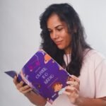 Escritora Karla Dias reflete sobre escuta ativa e relações afetivas em novo livro infantil “Oliver e o Rádio”