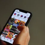 Pesquisa indica que redes sociais reforçam polarização política entre jovens