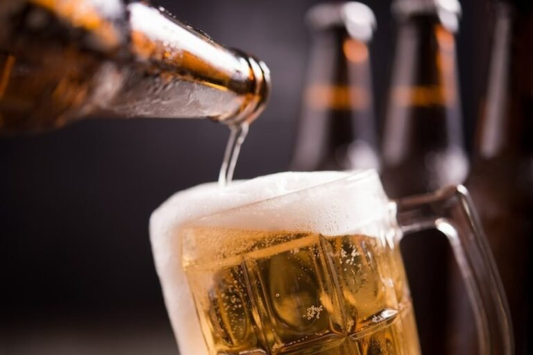 Justiça reverte demissão de funcionário punido por consumir cerveja concorrente fora do trabalho