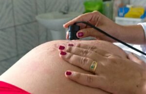Parto normal é preferência no início da gestação, mas cesarianas seguem maioria no Brasil