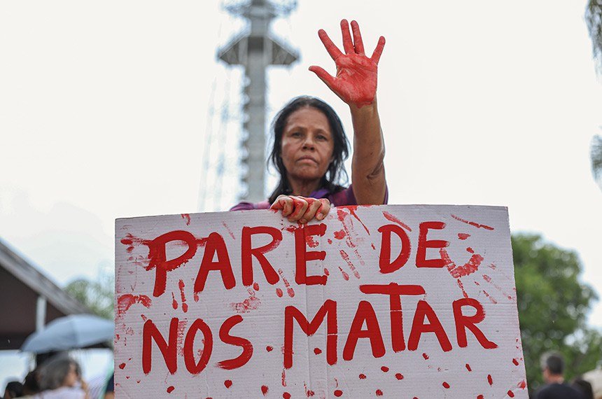 Feminicídios registram queda de 11,4% no país nos primeiros meses de 2026, aponta MJSP