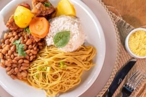 Nutricionista orienta como montar o almoço para controlar diabetes sem abrir mão de arroz e feijão