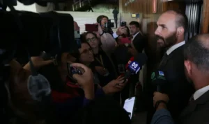 STF condena Eduardo Bolsonaro a prisão, inelegibilidade e perda de cargo na PF