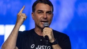 Flávio Bolsonaro lidera rejeição entre pré-candidatos à Presidência, aponta Quaest