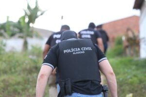 Operação cumpre 17 mandados contra facções criminosas em Penedo