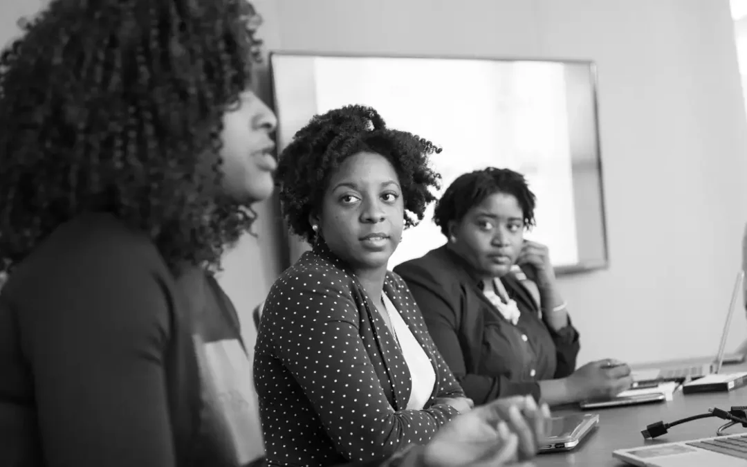 Mulheres negras jovens seguem enfrentando maiores índices de desemprego e baixa renda