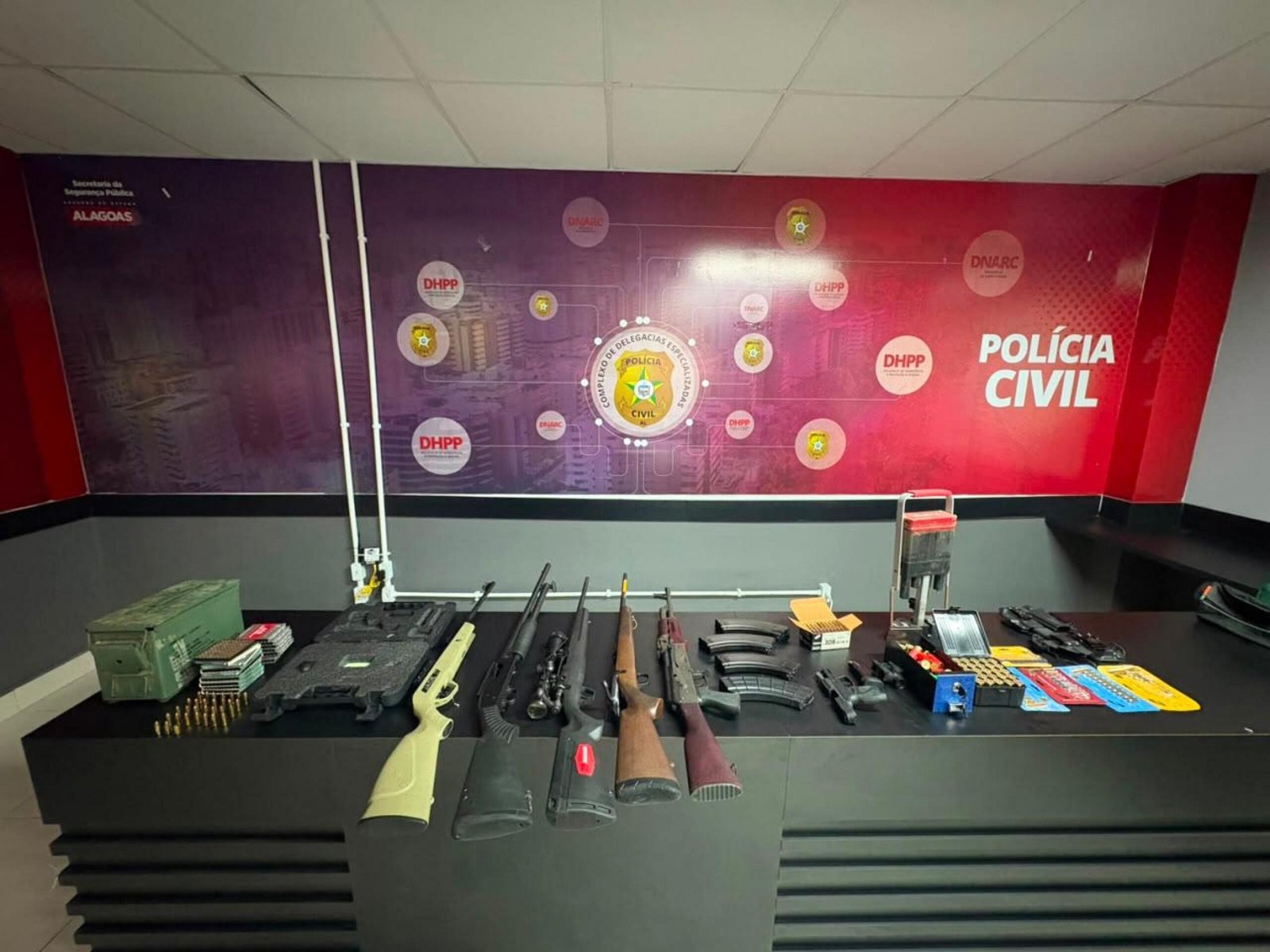 policia-civil-deflagra-operacao-braddock-prende-investigado-por-tentativa-de-homicidio-e-apreende-arsenal-de-armas-em-maceio