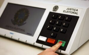 Mulheres são maioria do eleitorado e podem definir disputa presidencial de 2026