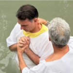 Batismos e discurso religioso não garantem a Flávio Bolsonaro a herança do eleitorado evangélico