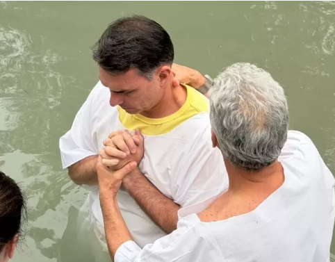 Batismos e discurso religioso não garantem a Flávio Bolsonaro a herança do eleitorado evangélico