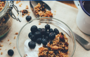 Café da manhã rico em proteína e fibra ajuda a emagrecer, indica estudo
