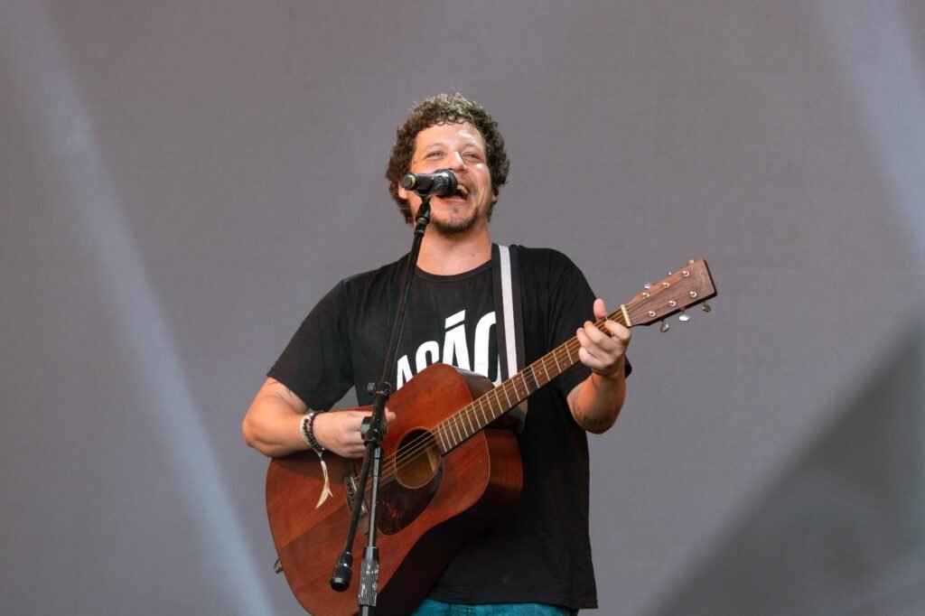 Chico Chico traz a turnê "Let It Burn / Deixa Arder" para o Space Shopping em outubro