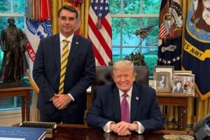 Flávio Bolsonaro oferece limite ao PIX aos EUA