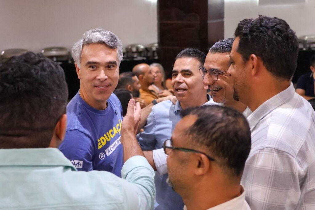 Rafael Brito comemora aprovação da lei que garante afastamento remunerado para mestrado e doutorado de professores da rede pública