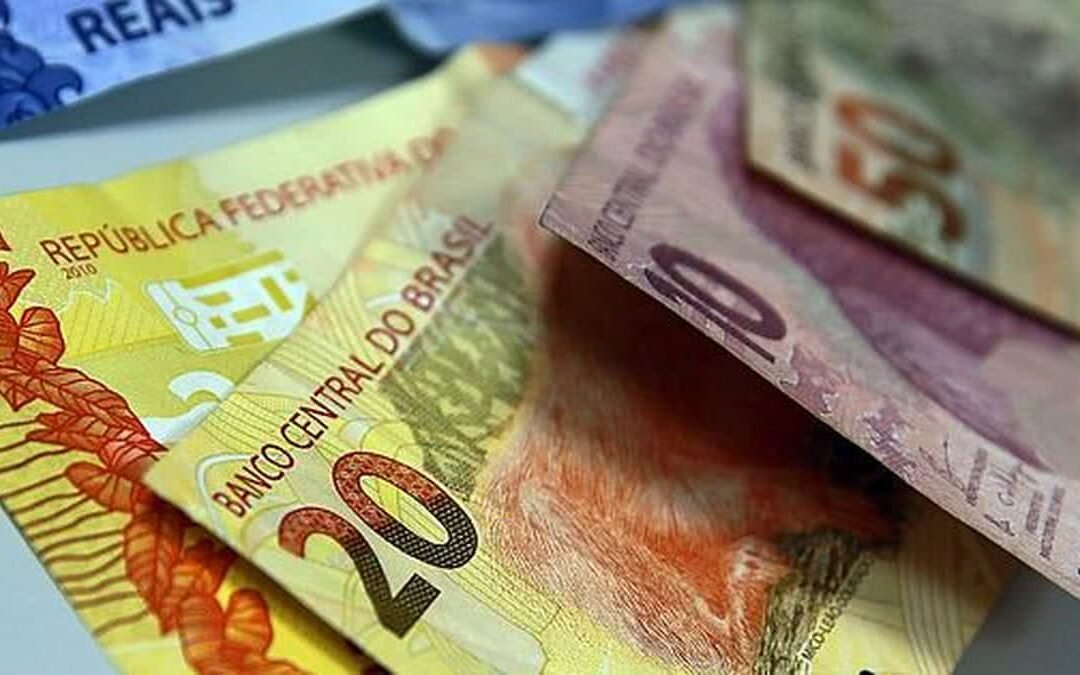 Governo de Alagoas antecipa salários e injeta R$ 611,6 milhões na economia do estado