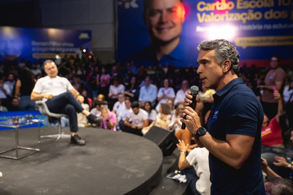 Em debate sobre Educação, Rafael Brito propõe nova bolsa para estudantes da rede pública estadual