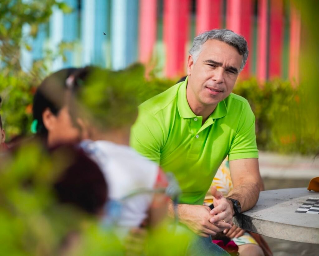 Parecer de Rafael Brito garante aprovação de projeto que beneficia estudantes com autismo