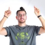 Transformando frustrações e dilemas em risadas, Afonso Padilha volta a Maceió com seu novo show