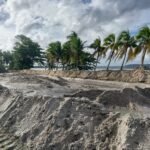 Máquinas retiram mangue na orla lagunar de Coqueiro Seco e moradores denunciam impacto ambiental