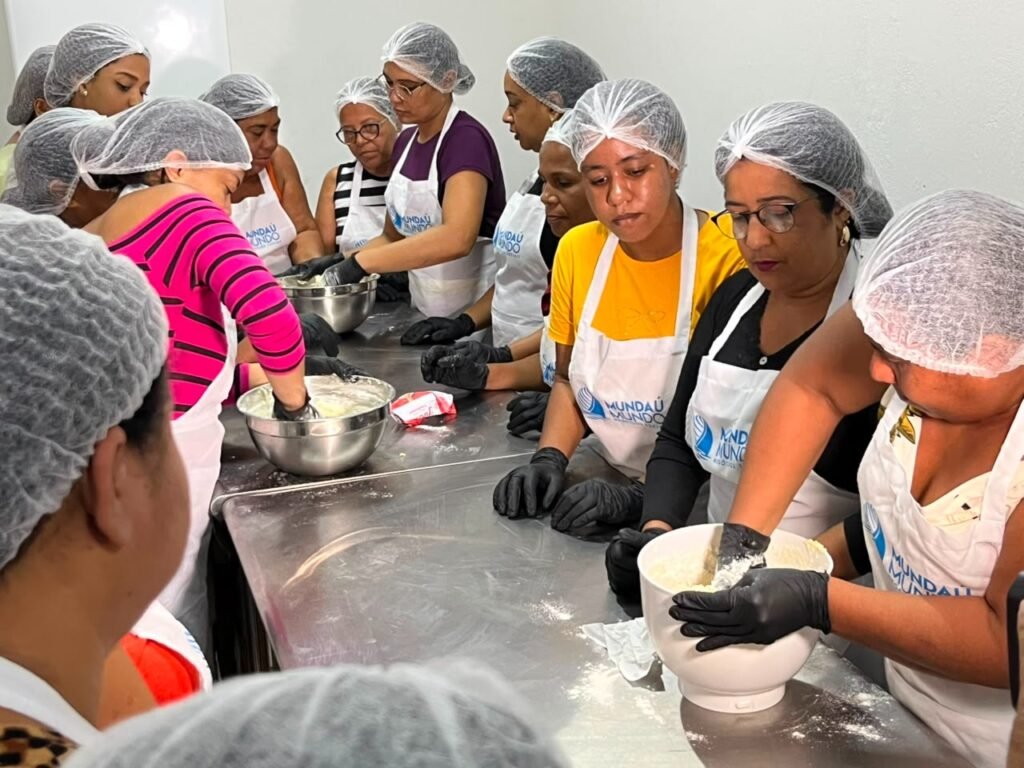 Curso valoriza tradição do sururu e capacita mulheres no Vergel do Lago